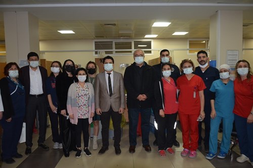 Kaymakamımız Sedat Sırrı Arısoy Yılbaşı Akşamı Hastane, İtfaiye, 112 Acil ve Görevdeki Güvenlik Görevlilerinin Yeni Yılını Kutladı.